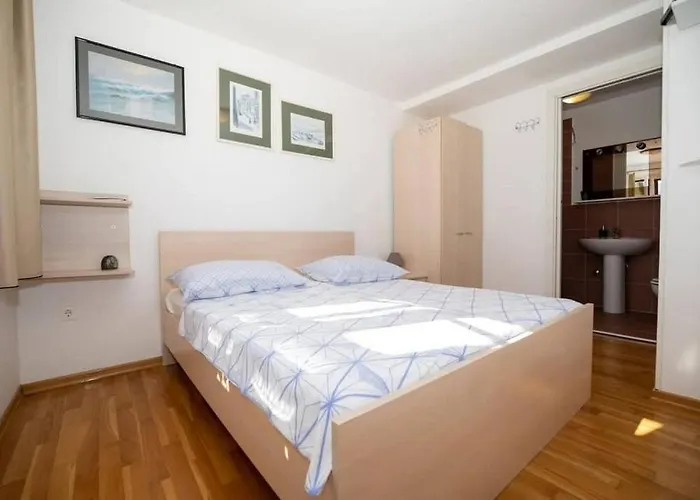 Apartment Family-friendly With Swimming Pool Lic, Gorski Kotar - 23685