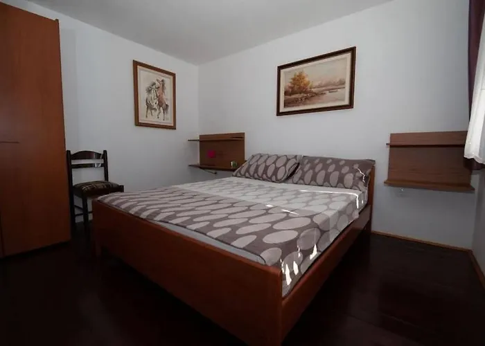 Apartment Family-friendly With Swimming Pool Lic, Gorski Kotar - 23685 *