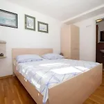 아파트 Family-friendly With Swimming Pool Lic, Gorski Kotar - 23685