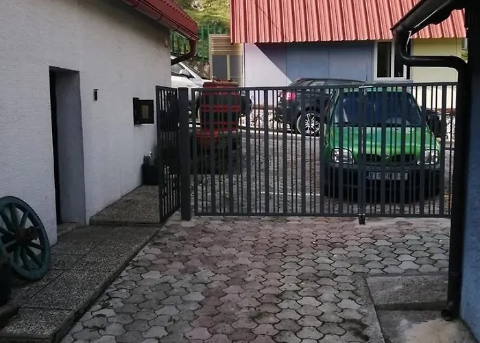 Family-friendly With Swimming Pool Lic, Gorski Kotar - 23685 Lejlighed Fužine